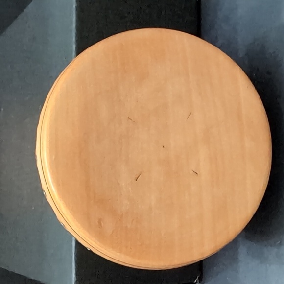 VGT, Ukrainian Hutsul Round Wooden Box with Intricate Mosaic Inlay. - Picture 8 of 11